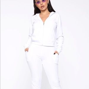 NWT XL WHITE VELOUR TRACKSUIT